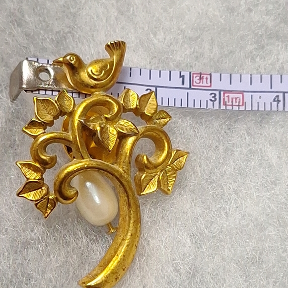 Vintage Gold Tone Bird Partridge Pear Tree Faux Pearl Dangle Lapel Scatter Pin - Picture 5 of 5